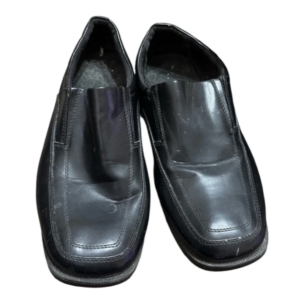Black Slip-On Loafers with Glossy Finish and Sturdy Sole